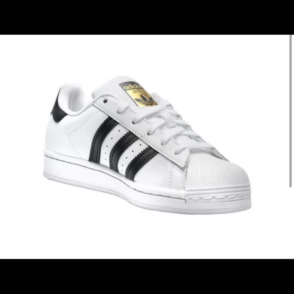 Adidas Originals Superstar Shoes• Size 7 men’s/Women’s 9 NEW IN BOX!